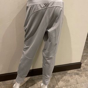 Lululemon Metro Miles Jogger. Never worn size 10
